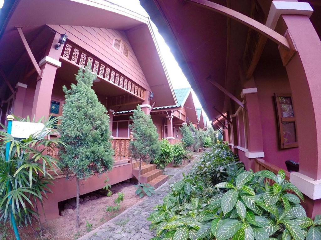 Chiangsan Goldenland Resort Chiang Saen Bagian luar foto